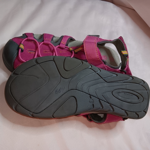 Chic Circo Sporty Pink & Gray Sandals with Adjustable Straps Size 8M EUC - Picture 2 of 3